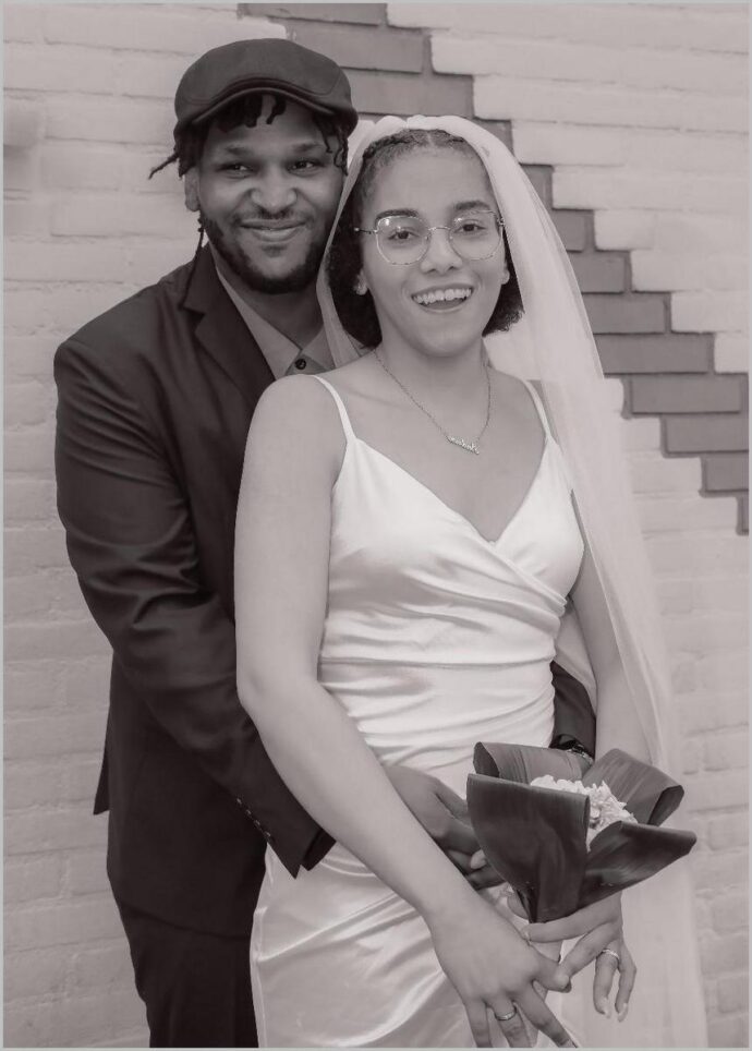 Bruidspaar tijdens de fotoshoot in Apeldoorn, vastgelegd door Cue Fotografie